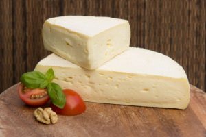 Due formaggi piemontesi: Toma brusca e Castelbelbo