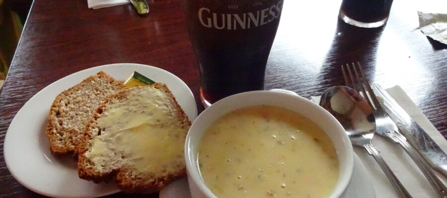 Tra le scogliere d’Irlanda, la scoperta della Seafood Chowder